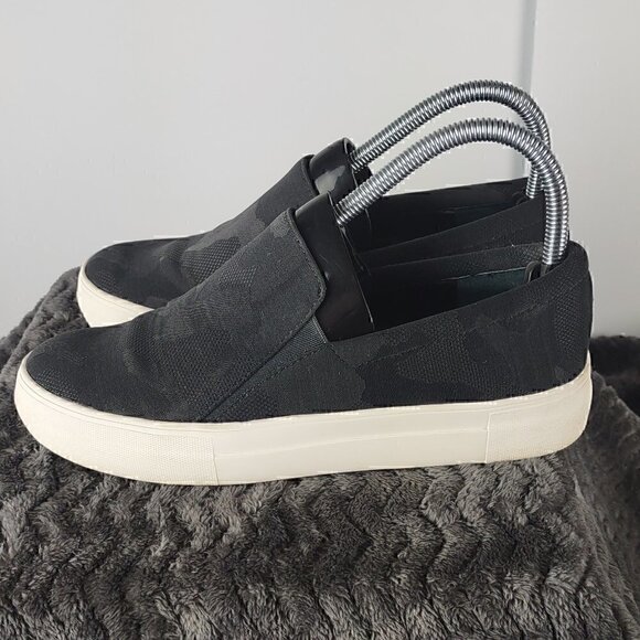 Vince Camuto VP-KORLI 12 Dark Gray Camo Slip On Fashion Sneaker Shoes Sz 7M - Picture 3 of 11